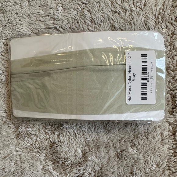 NWT Reverie Threads Hot Mess Headband in Gray - Picture 2 of 2
